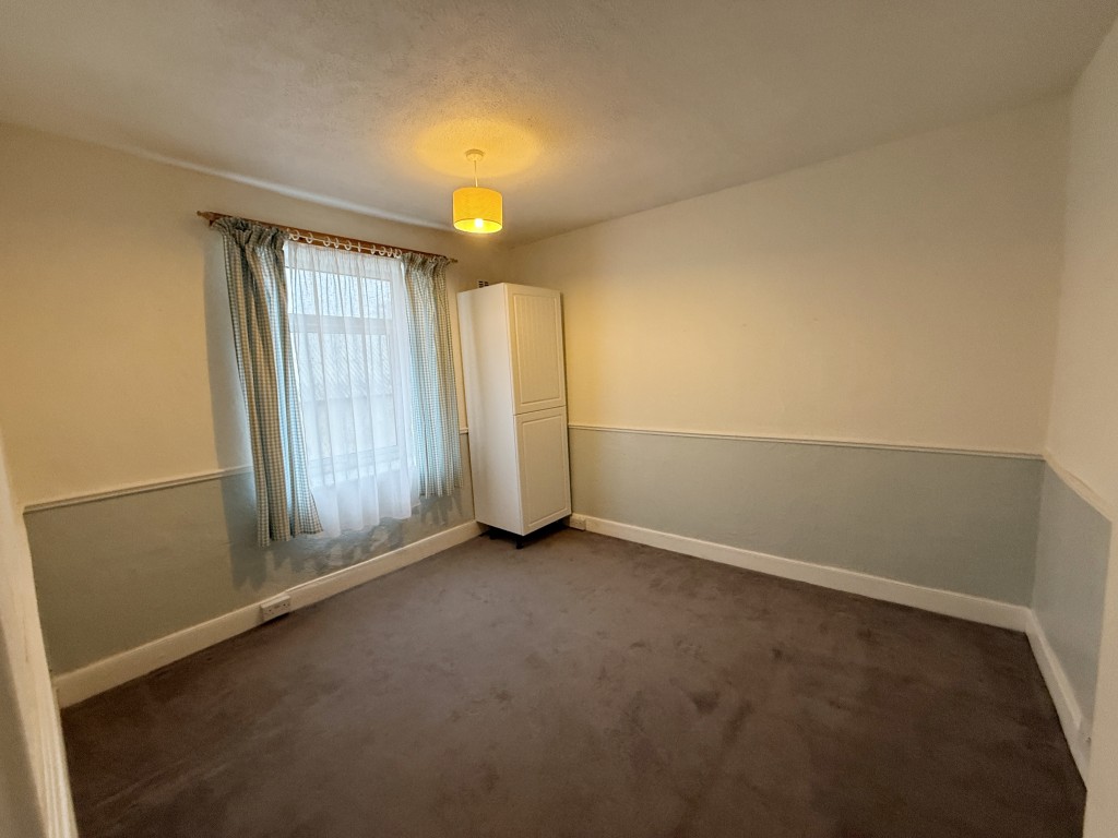 Lot: 183 - SPACIOUS MID-TERRACE PROPERTY - Bedroom 3